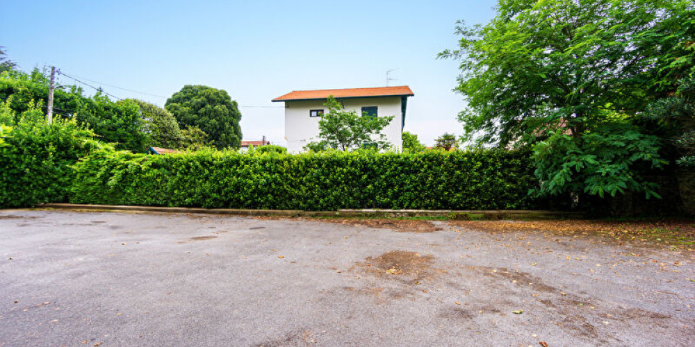 parking à ST JEAN DE LUZ (64500)