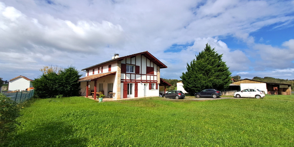 maison à ST PEE SUR NIVELLE (64310)