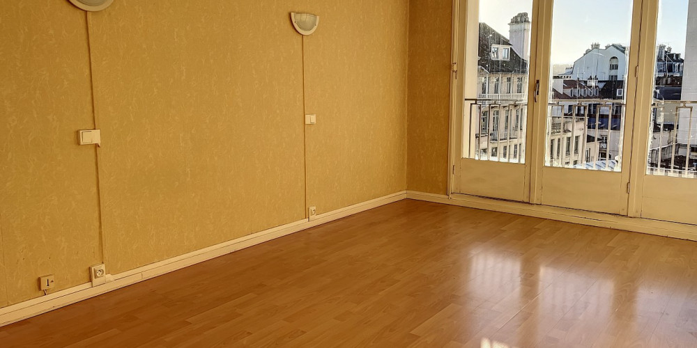 appartement à PAU (64000)