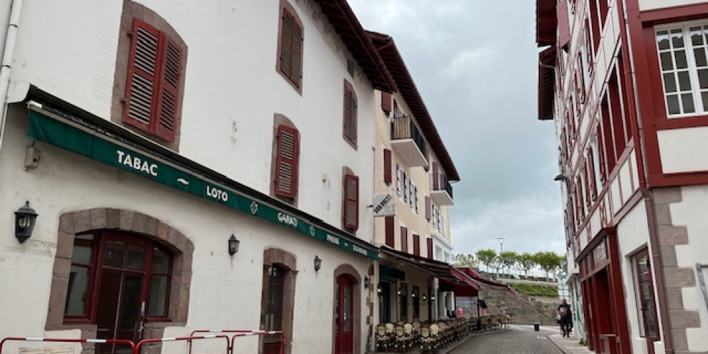 local commercial à ST JEAN PIED DE PORT (64220)